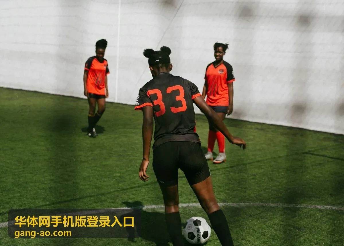 篮球直播：湖人客场对阵勇士